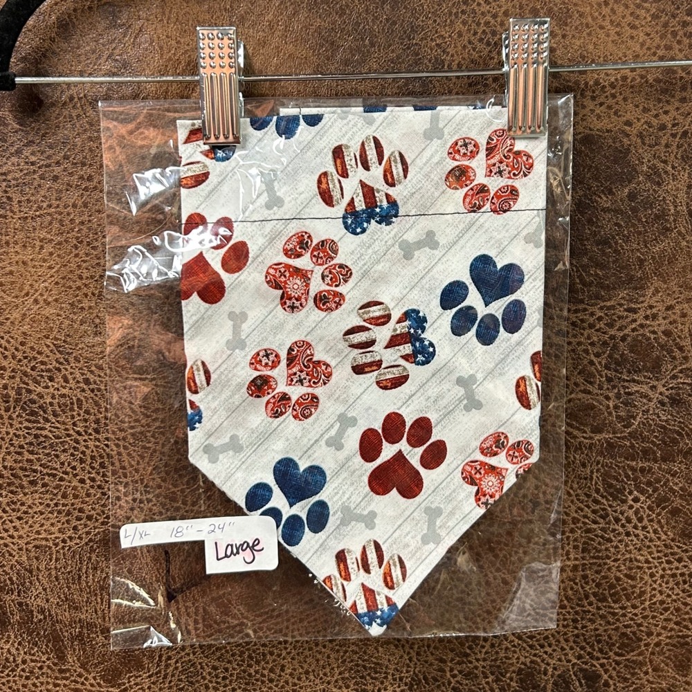 NIB Patriotic Americana Paw Dog Bone‎ Print Bandana For  Large or XL Dog.